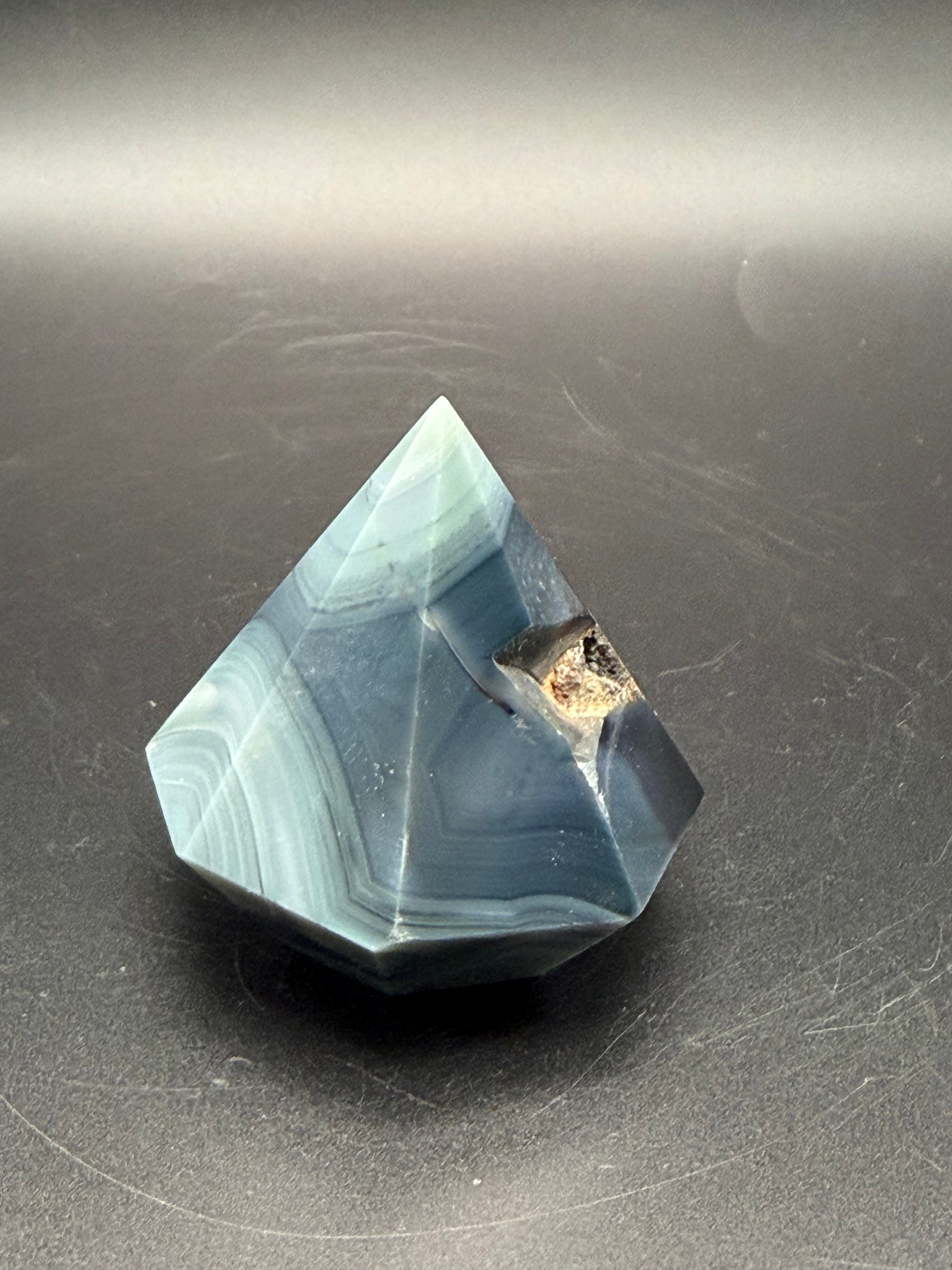 Blue Agate Diamond Carving