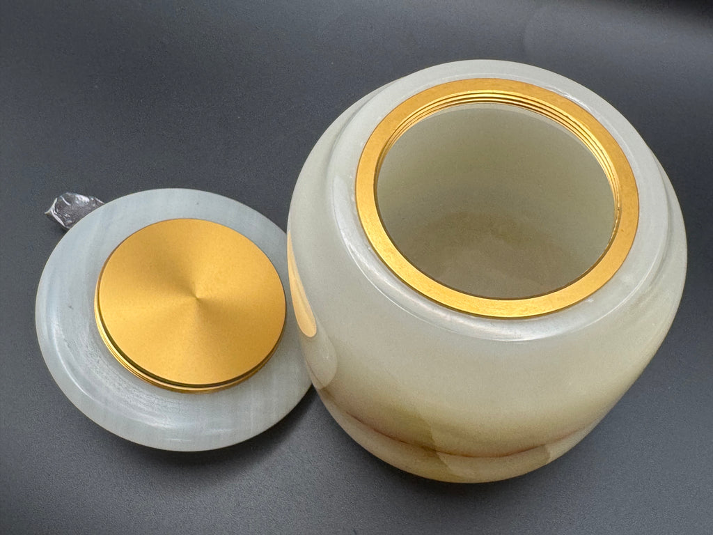 Beautiful Natural Onyx Crystal Jar w/ Matching Lid